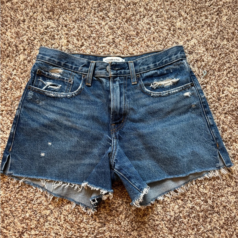 Abercrombie and Fitch boyfriend shorts mid rise size 26 / 2 women distressed